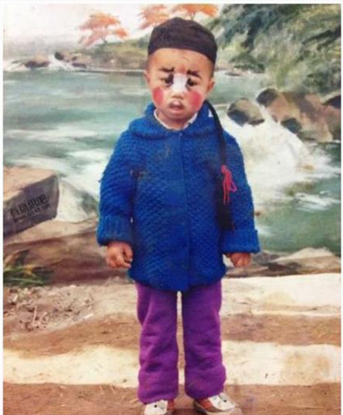 Được đi chơi chụp ảnh nhưng trong tâm trạng cực hoang mang: "Tôi là ai và đây là đâu?"