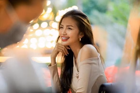 Hoa hau Ngoc Chau ngoai doi thuong, thai do va sac voc the nao?-Hinh-4