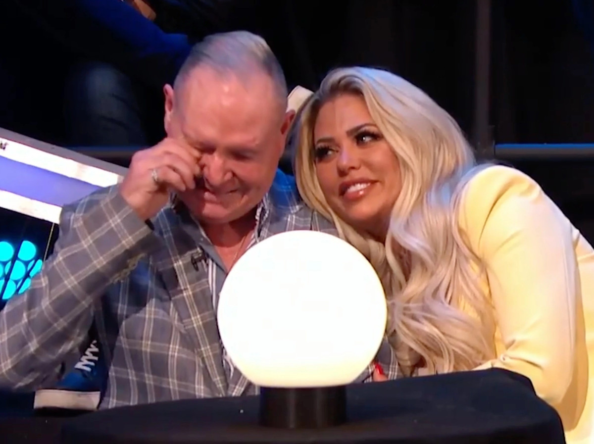 Dù không phải cha ruột nhưng Bianca luôn dành nhiều tình cảm cho Paul. Khi đang tham gia chương trình Celebrity Big Brother, nàng mẫu nhận được thông tin về vụ tai nạn của người bố tại khách sạn, "Tôi lo lắng cho bố. Thực sự sợ hãi khi nhận được cuộc gọi từ nhà rằng điều tồi tệ đã xảy ra.", cô nói với một người bạn, theo Daily Star Sunday.