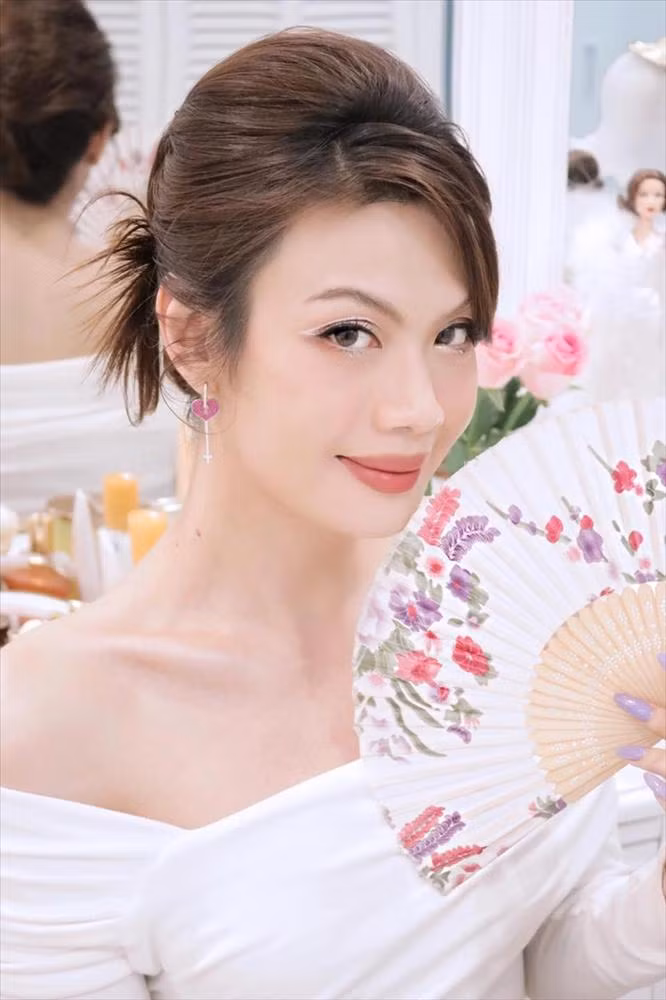 Dao Ba Loc nang cap visual voi mai toc bach kim