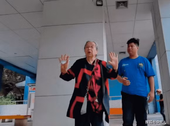 Dien mao cua Dung Ma Ma - Ly Minh Khai o tuoi U90-Hinh-3