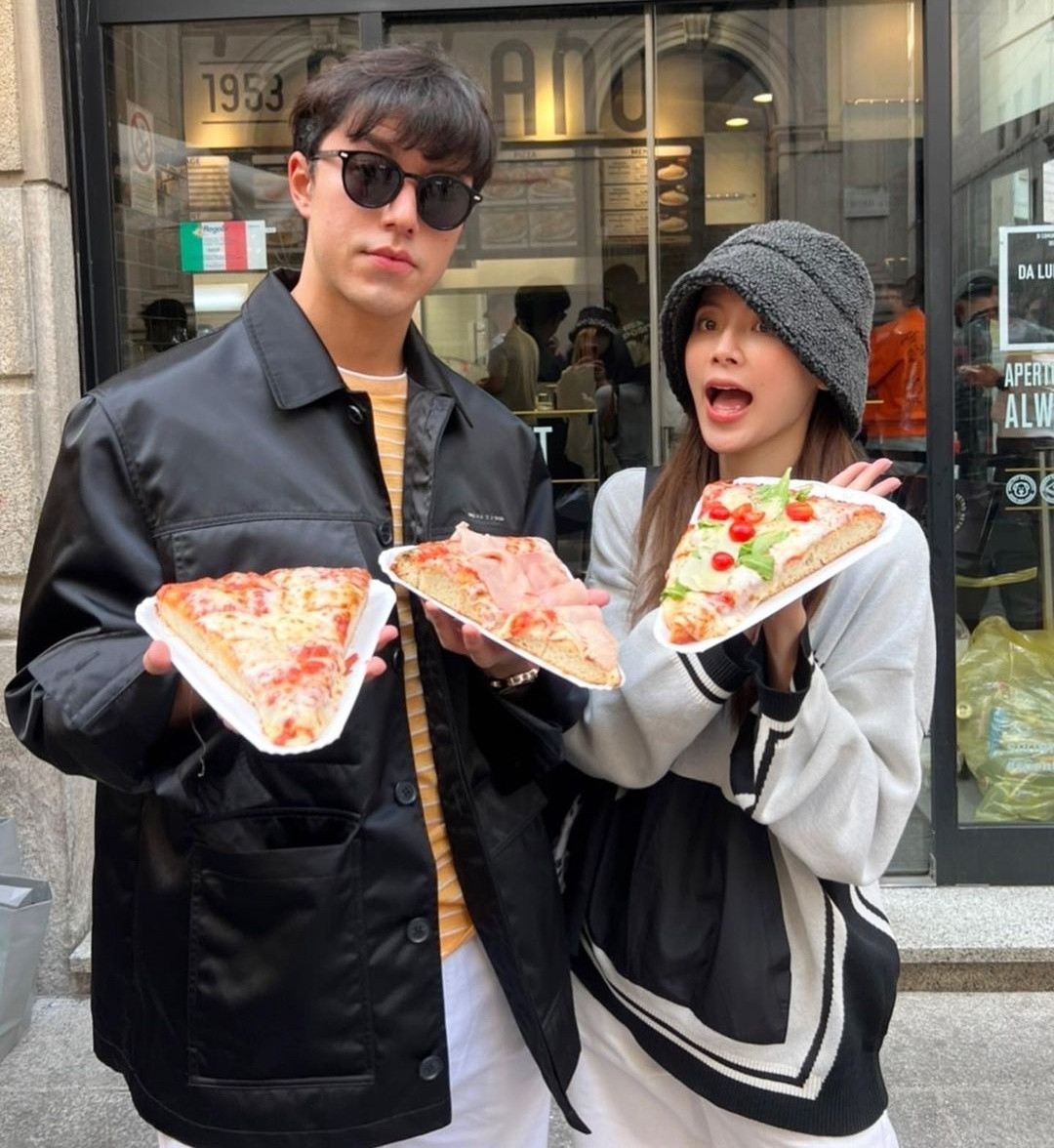 Baifern Pimchanok và Nine Naphat hợp tác trong hai bộ phim là dự án điện ảnh Yêu nhầm bạn thân và phim truyền hình Sợi dây hoàng lan. Mẹ của Nine Naphat rất yêu thích Baifern và ủng hộ khi họ tiến thêm bước nữa. Nine Naphat còn từng thừa nhận Baifern Pimchanok là hình mẫu bạn gái lý tưởng của anh.