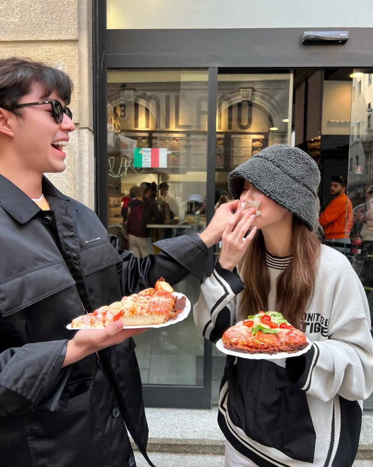 Theo trang Siamdara, Baifern hiện là nữ diễn viên 9X nổi tiếng bậc nhất tại Thái Lan với mức cát-xê cao, nhiều hợp đồng quảng cáo. Cô có hành trình vực lại danh tiếng ngoạn mục sau 2 scandal lớn là sử dụng ma túy vào năm 2013 và bị vướng scandal lộ ảnh ân ái với đàn ông trên xe hơi năm 2017. Đã có lúc Baifern Pimchanok quyết định đi tu vì không chịu nổi áp lực dư luận.