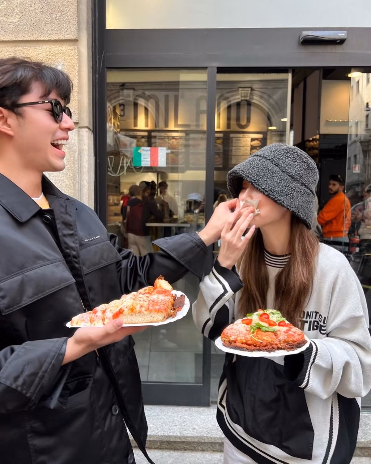 Theo trang Siamdara, Baifern hiện là nữ diễn viên 9X nổi tiếng bậc nhất tại Thái Lan với mức cát-xê cao, nhiều hợp đồng quảng cáo. Cô có hành trình vực lại danh tiếng ngoạn mục sau 2 scandal lớn là sử dụng ma túy vào năm 2013 và bị vướng scandal lộ ảnh ân ái với đàn ông trên xe hơi năm 2017. Đã có lúc Baifern Pimchanok quyết định đi tu vì không chịu nổi áp lực dư luận.