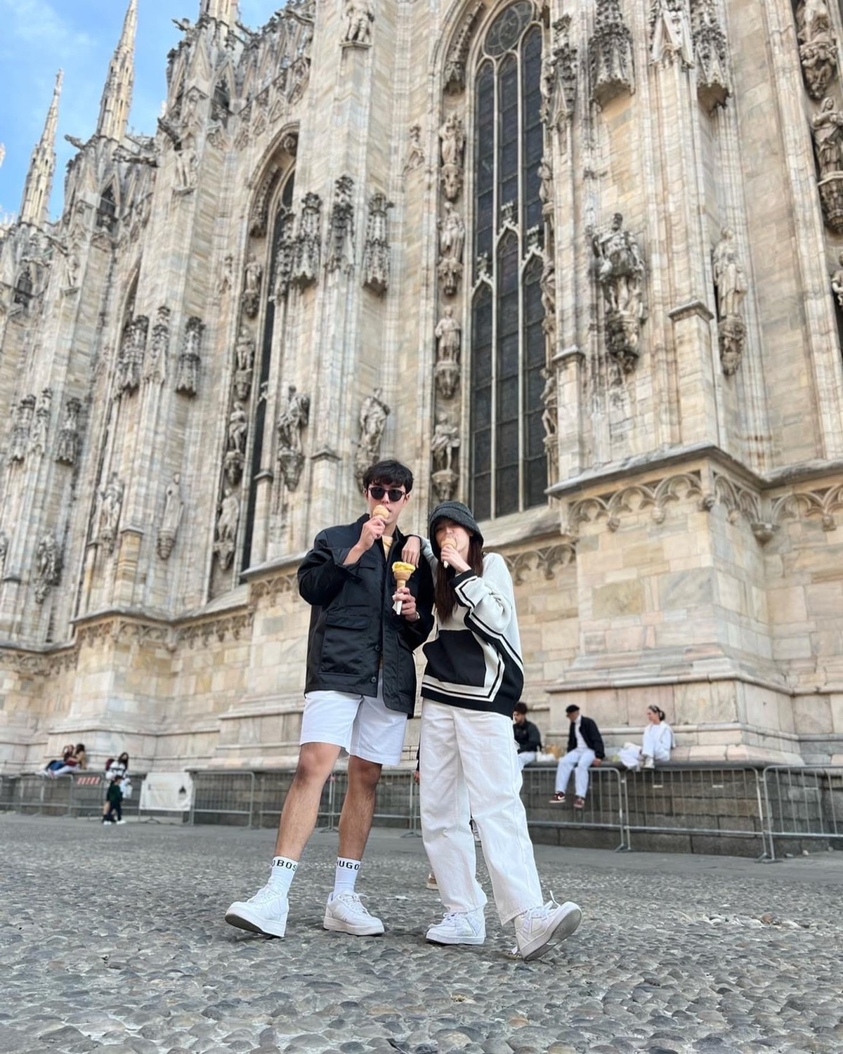 Hành trình vượt qua quá khứ tăm tối, tính cách thân thiện và ngoại hình đẹp là những yếu tố giúp Baifern Pimchanok nhận được cảm tình của khán giả. Giờ đây, mỹ nhân sinh năm 1992 trở thành một trong những minh tinh Thái Lan nổi tiếng nhất, được các nhà sản xuất phim và nhãn hàng săn đón.