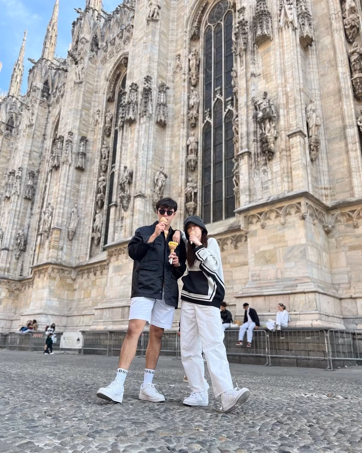 Hành trình vượt qua quá khứ tăm tối, tính cách thân thiện và ngoại hình đẹp là những yếu tố giúp Baifern Pimchanok nhận được cảm tình của khán giả. Giờ đây, mỹ nhân sinh năm 1992 trở thành một trong những minh tinh Thái Lan nổi tiếng nhất, được các nhà sản xuất phim và nhãn hàng săn đón.