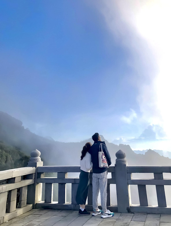 Hon nhan hanh phuc cua MC Dan Le - Khai Anh