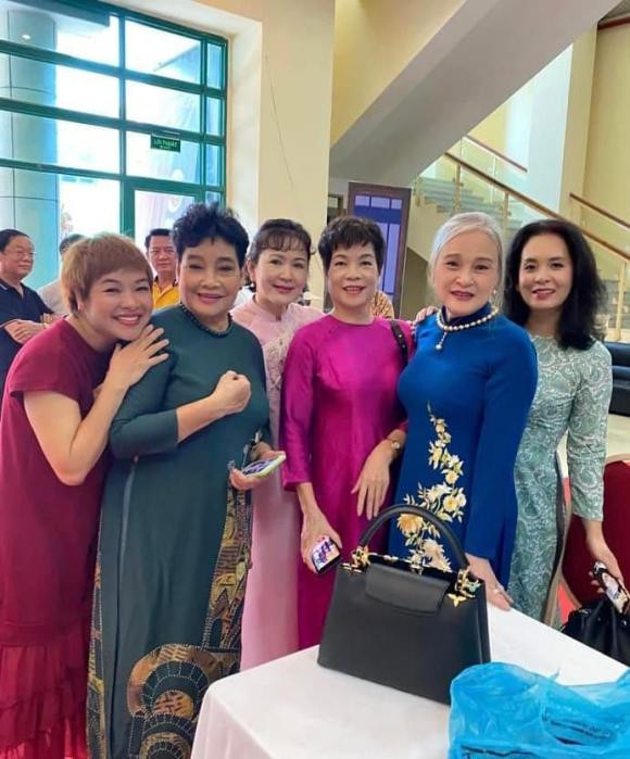 Bất ngờ trước diện mạo hiện tại ở tuổi 65 của NSND Hoàng Cúc - Hình 4 Bat ngo truoc dien mao hien tai o tuoi 65 cua NSND Hoang Cuc-Hinh-4