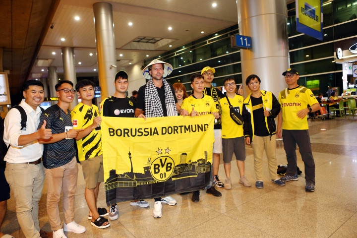 Huyền thoại Dortmund đến Việt Nam, sẵn sàng đấu Công Vinh, Văn Quyến - Hình 2 Huyen thoai Dortmund den Viet Nam, san sang dau Cong Vinh, Van Quyen-Hinh-2