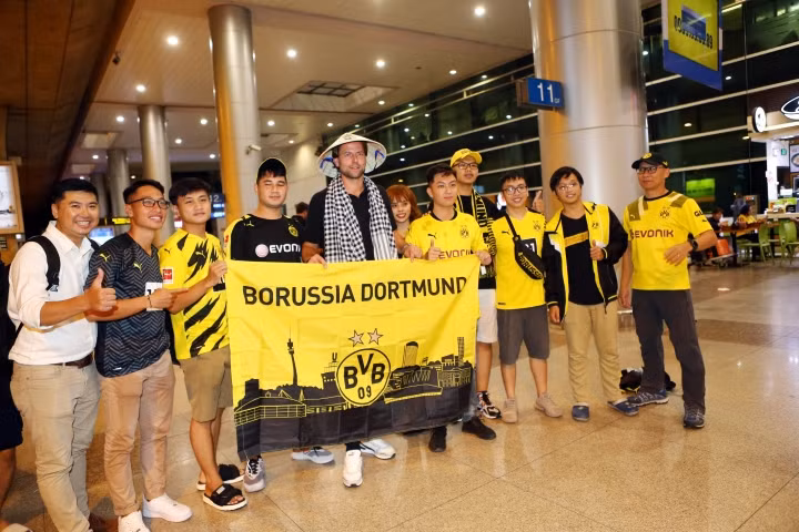 Huyền thoại Dortmund đến Việt Nam, sẵn sàng đấu Công Vinh, Văn Quyến - Hình 2 Huyen thoai Dortmund den Viet Nam, san sang dau Cong Vinh, Van Quyen-Hinh-2