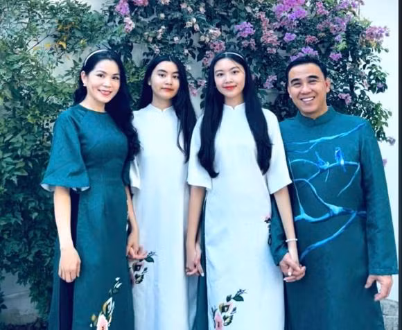 Duoc goi la ong bo quoc dan, phan ung cua MC Quyen Linh sao?