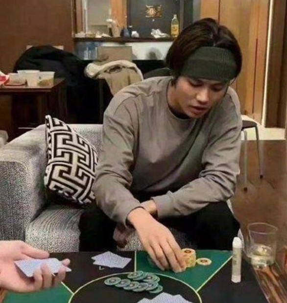Nam thần tượng bị "bóc phốt" nói dối, lợi dụng fan, nghiện cờ bạc ảnh 2
