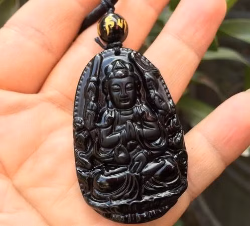 Vat pham phu tro cong danh, tinh duyen hong ruc cho 12 con giap