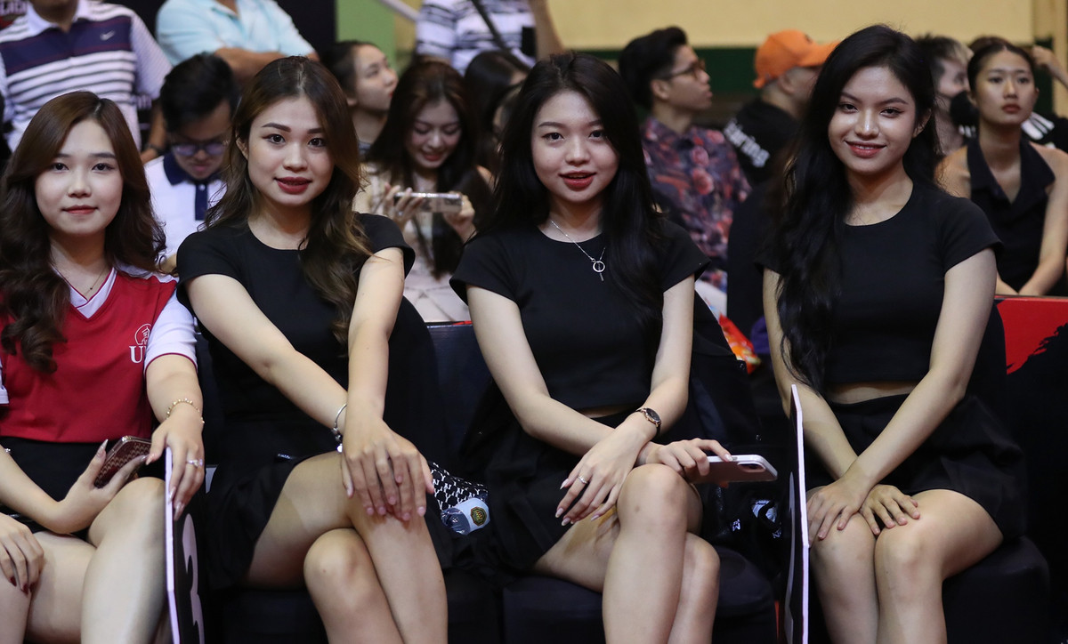 Các trận đấu cũng không thể thiếu đi dàn "Ring Girl" làm nóng trong các khoảng thời gian nghỉ giữa hiệp.