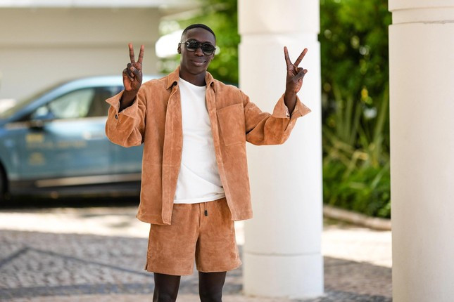 TikToker Khaby Lame tiet lo thu nhap khung