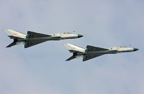 Chuyên gia Trung Quốc có nhận định chủ quan cho rằng F-2 còn kém hơn cả tiêm kích J-8II của Trung Quốc. Loại tiêm kích vốn được phát triển từ đầu những năm 1980 trên cơ sở tiêm kích J-7 "nhái" MiG-21.