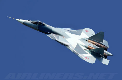 Với hệ thống hỗ trợ phi công tiểu tiện, hệ thống tiếp oxy đặc biệt cùng máy bay tiếp nhiên liệu, Su T-50 sẽ có thể thực hiện nhiệm vụ dài.