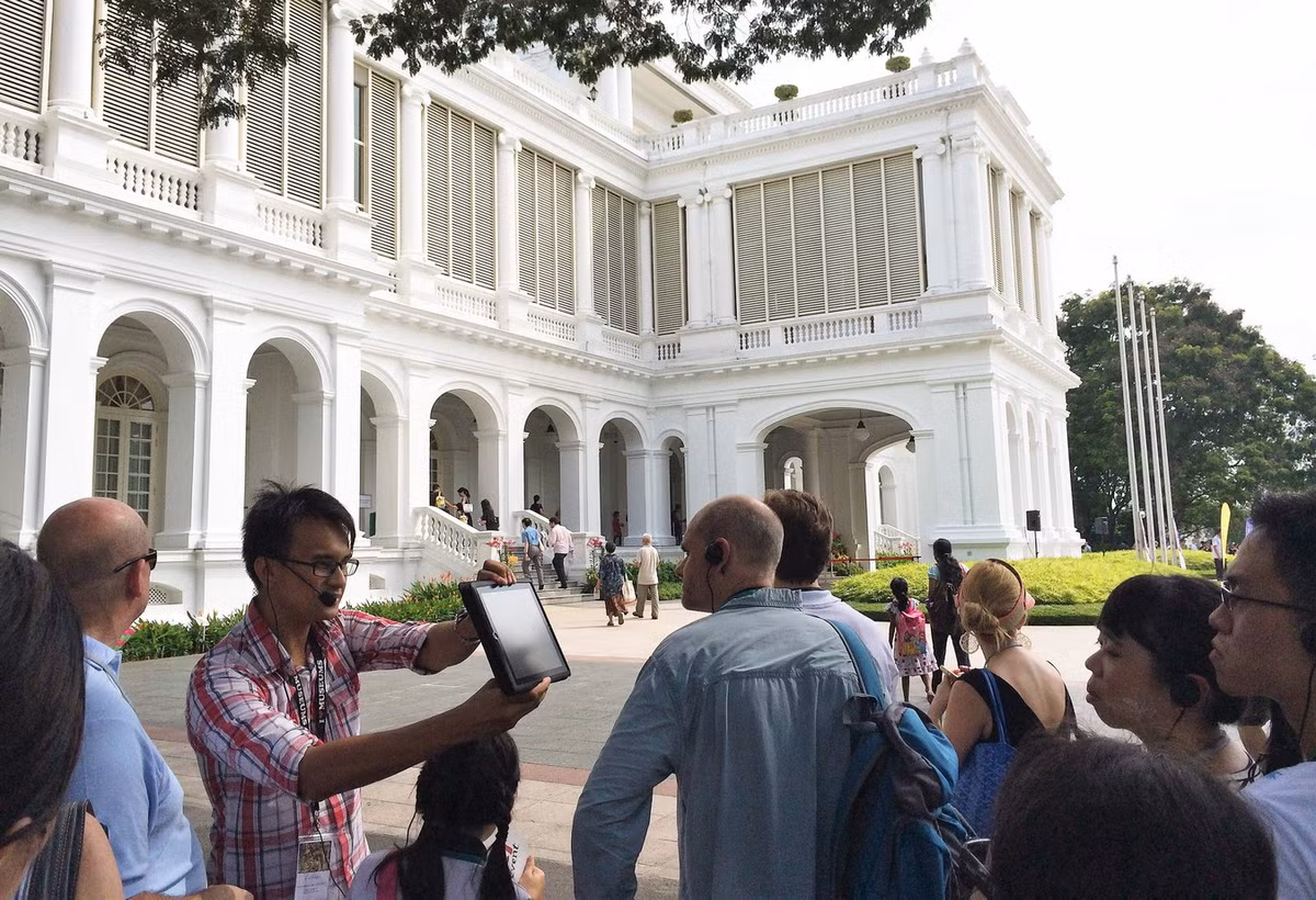 Ngày nay, du khách có thể tham quan dinh Istana khi dinh mở cửa vào những ngày lễ quan trọng của Singapore như dịp năm mới, ngày Quốc tế Lao động, lễ hội Hari Raya Puasa của người Hồi giáo hay lễ hội Deepavali của người Hindu giáo. Ảnh: National Heritage Board.