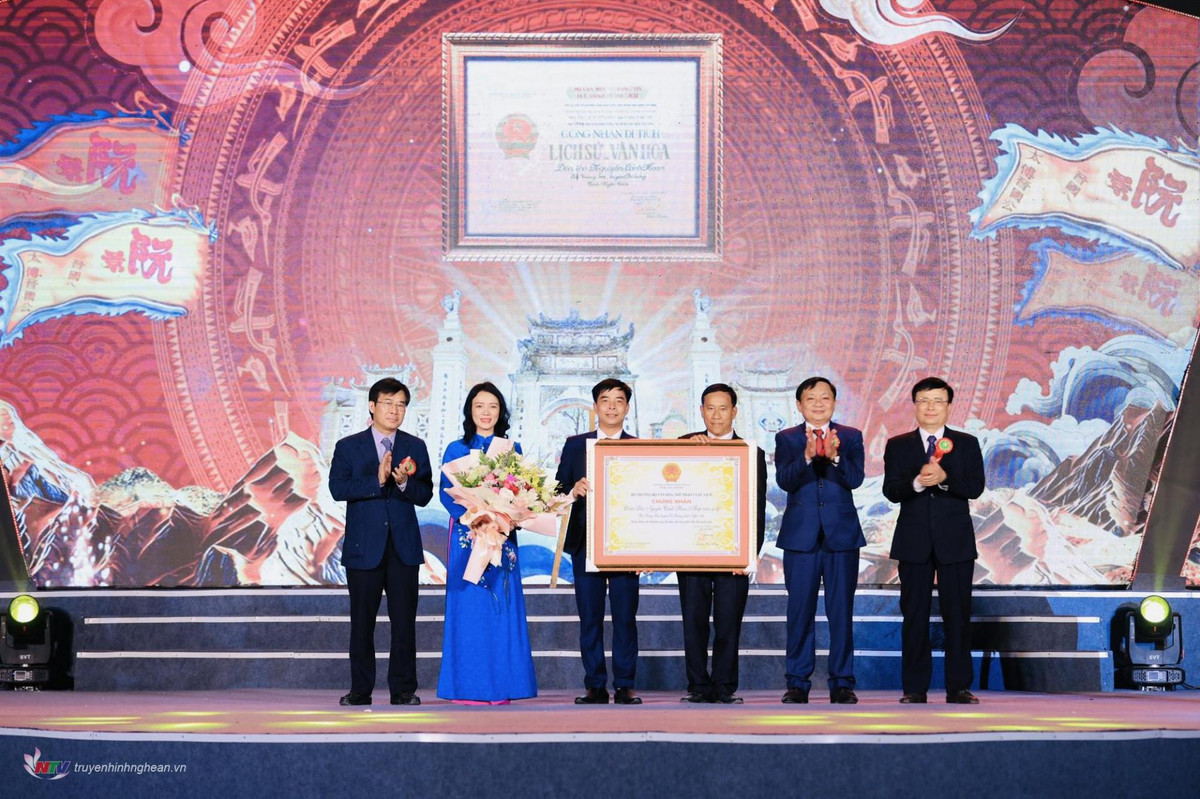 Dac sac Le hoi 'Thap nien su le' vua thanh Di san quoc gia-Hinh-3