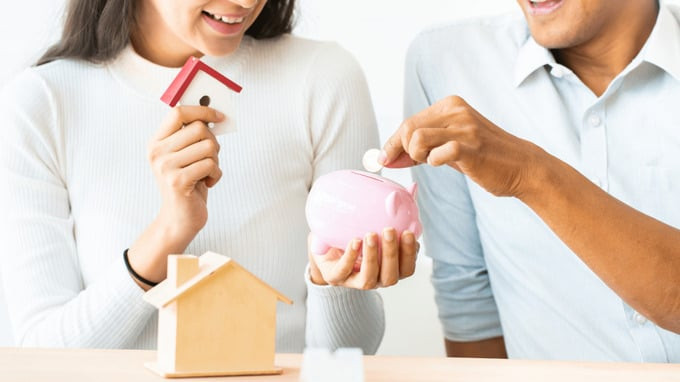 Vo chong co nen giu tien chung?