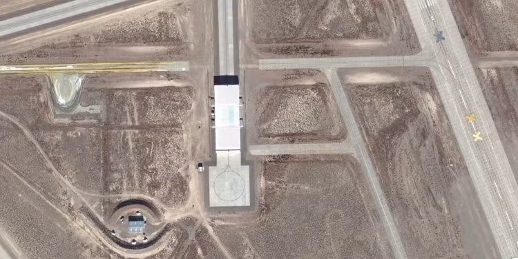 Từ lâu, khu vực 51 đã chứa đầy những bí mật bí ẩn về người ngoài hành tinh. Theo các thuyết âm mưu về UFO, người ta tin rằng địa điểm này đóng vai trò là nơi lưu trữ một phương tiện của người ngoài hành tinh đã bị rơi trên trái đất.