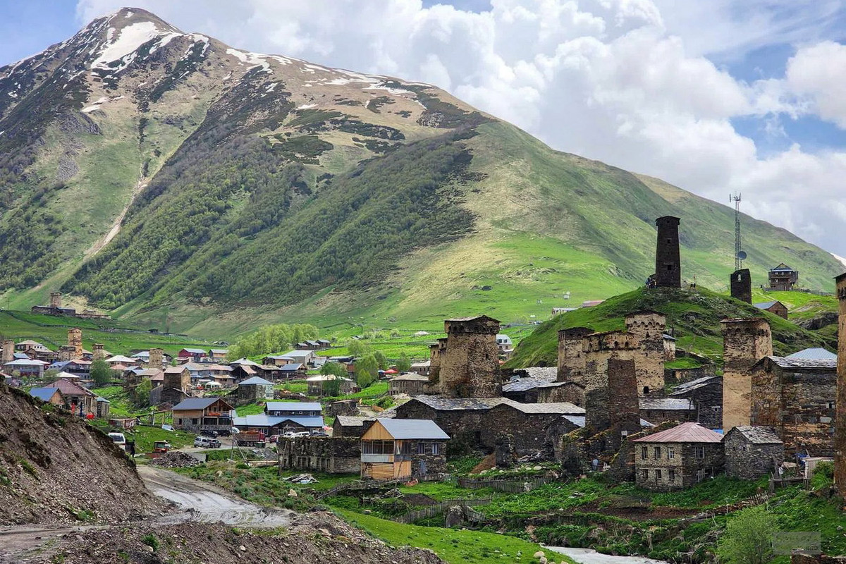 Vào năm 1996, các ngôi làng Trung cổ ở Svaneti đã được UNESCO công nhận là Di sản văn hóa thế giới. Ảnh: Madloba.info.