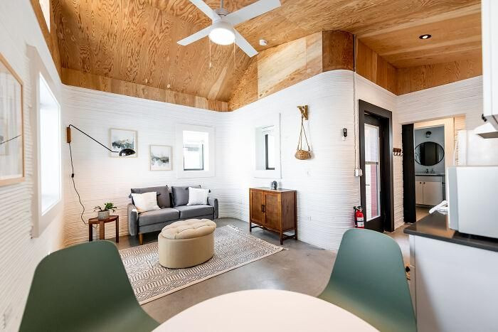 Ngoài xây dựng, cỗ máy có thể tạo ra nhiều sản phẩm đa dạng từ thuyền tới công trình bảo vệ. Ảnh: Salepubsm