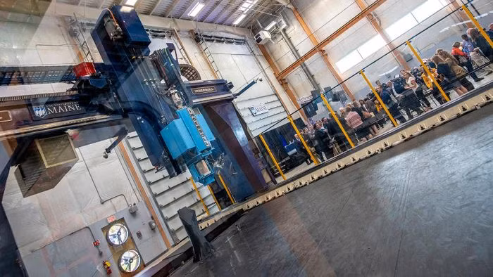 Cỗ máy in 3D sử dụng vật liệu sinh học của Đại học Maine lớn gấp 4 lần phiên bản đầu tiên hoạt động cách đây gần 5 năm và có thể in những đồ vật lớn hơn như nhà ở. Ảnh: Umaine