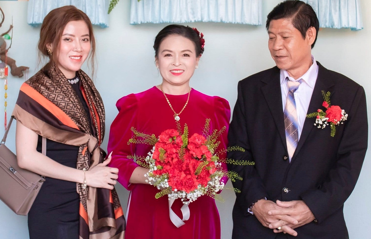 Co dau U60 tai hon, hang xom 'tai tro' ao cuoi, loa dai-Hinh-4