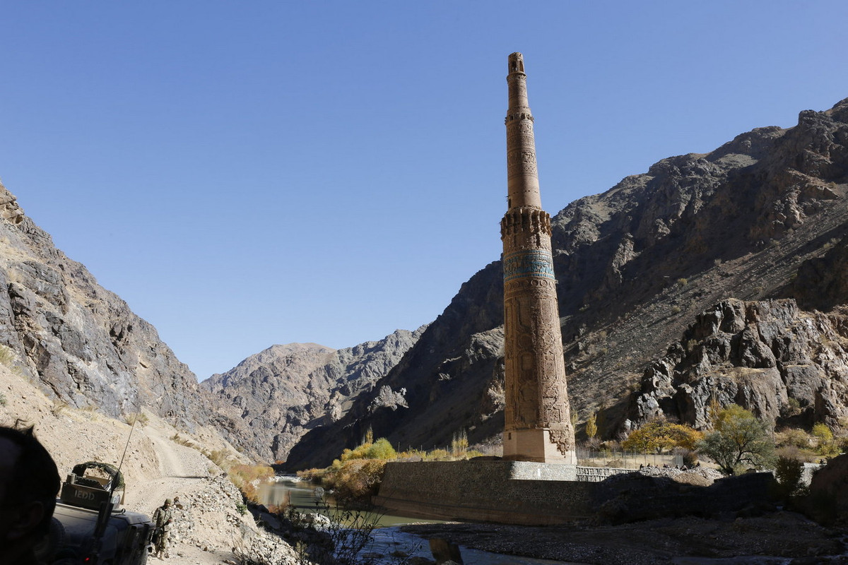 Tòa tháp có chiều cao 65 mét, tương đương tòa nhà 20 tầng. Công trình nằm trên bệ cao 9 mét được xây bằng gạch. Ảnh: The New York Times.