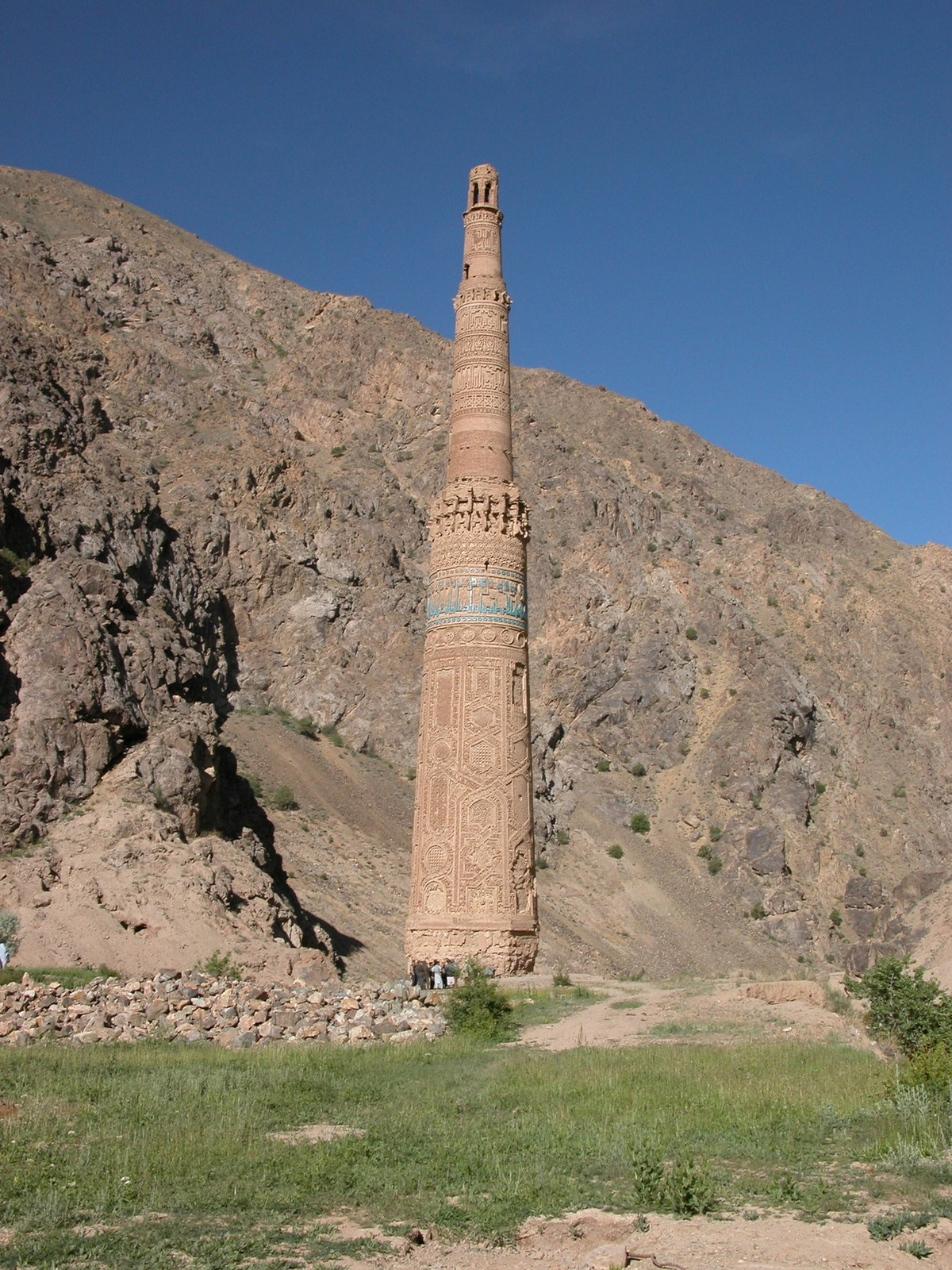 Sau nhiều thế kỷ bị quên lãng, tòa tháp được phát hiện bởi nhà thám hiểm người Anh Thomas Holdich vào năm 1886 và được thế giới biết đến vào năm 1956 qua những nghiên cứu của hai nhà khảo cổ học người Pháp André Maricq và Wiet Herberg. Ảnh: Archeologie.culture.gouv.fr.