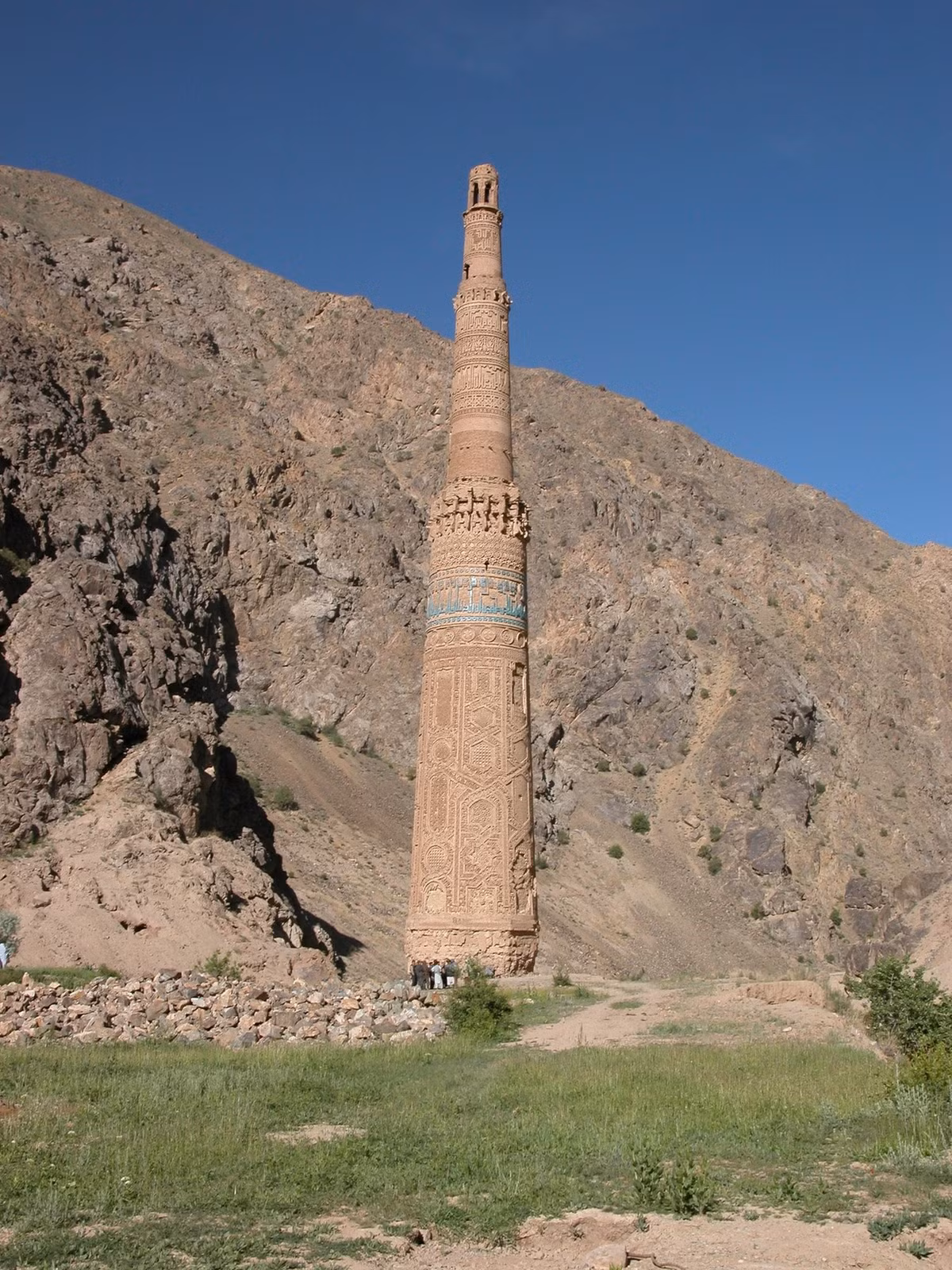 Sau nhiều thế kỷ bị quên lãng, tòa tháp được phát hiện bởi nhà thám hiểm người Anh Thomas Holdich vào năm 1886 và được thế giới biết đến vào năm 1956 qua những nghiên cứu của hai nhà khảo cổ học người Pháp André Maricq và Wiet Herberg. Ảnh: Archeologie.culture.gouv.fr.