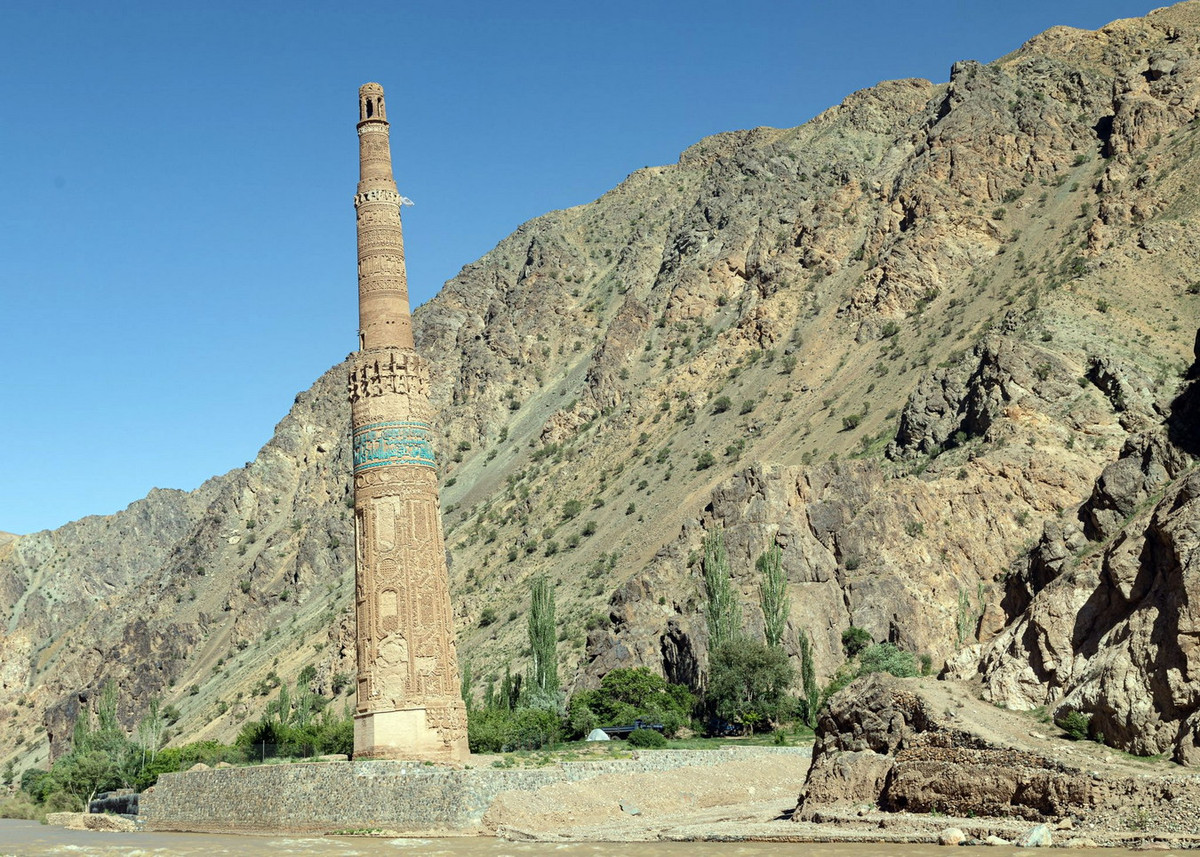 Theo các nhà nghiên cứu phương Tây, tháp giáo đường Jam được xây dựng để kỷ niệm chiến thắng của em trai của Ghiyath ud-Din là Muhammad của Ghor trước Prithviraj Chauhan trong cuộc chiến mở rộng phạm vi ảnh hưởng của Hồi giáo. Ảnh: Untamed Borders.