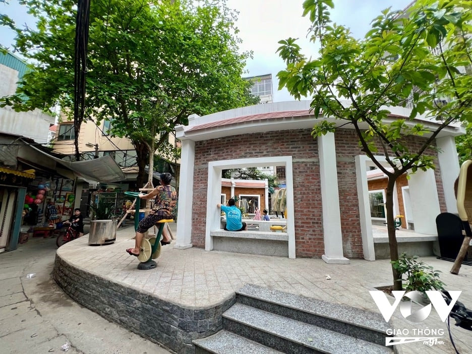 Cuộc sống ngày càng hiện đại và phát triển, giếng làng không còn giữ vai trò quan trọng như trước đây nữa, nhưng không vì thế mà người dân lãng quên giếng làng. Giếng làng vẫn được gìn giữ không chỉ là để bảo tồn một vẻ đẹp truyền thống trong văn hóa làng quê mà còn là cách để phát huy hồn cốt của vùng nông thôn. Việc gìn giữ giếng làng không chỉ vì một công trình dân sinh mà còn là giữ gìn một nét đẹp văn hóa tâm linh. Giếng làng vẫn tồn tại như một phần ký ức của người làng, rất cần được bảo tồn, phát huy trong đời sống hiện đại.