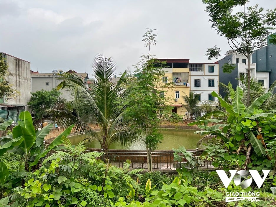 Cuộc sống ngày càng phát triển, người dân trong làng không còn dùng nước từ giếng nữa mà chuyển sang sử dụng nước máy phục vụ sinh hoạt. Mỗi buổi chiều, trẻ con trong làng vẫn ra đây vui đùa, người già vẫn chọn giếng làng là nơi tập thể dục hoặc gặp gỡ trò chuyện những kỷ niệm ngày xưa vất vả".