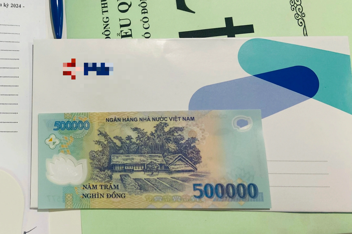 Dự họp, cổ đông được ngân hàng tặng 500.000 đồng tiền ăn trưa Du hop, co dong duoc ngan hang tang 500.000 dong tien an trua