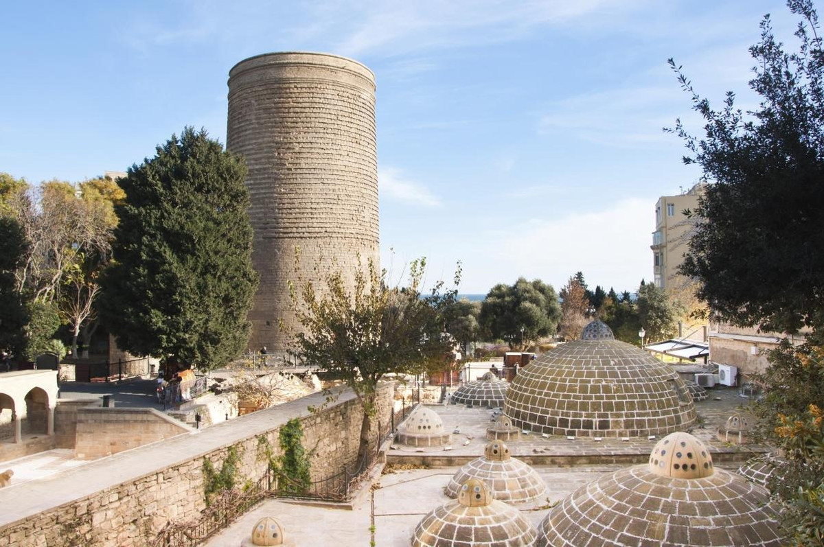 Được xây dựng vào thế kỷ 12, tòa tháp này là một phần của tòa thành cổ có tường bao quanh. Ảnh: Access Travel.