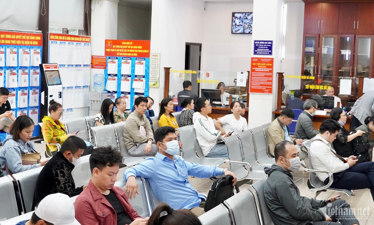 Su that viec 'xep hang tu sang lam giay to nha dat o Ha Noi'-Hinh-2