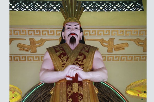 Có lẽ, khi huyền thoại hóa những nhân vật quan trọng, người xưa thường gán cho họ tuổi thọ siêu nhiên để nhấn mạnh đó là những nhân vật có tầm vóc vĩ đại, khác hẳn người thường.