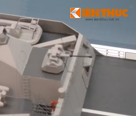 Bệ pháo phòng không tự động trên Sigma 9814.