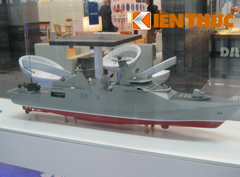 Một trong 2 mô hình tàu hộ vệ tên lửa tàng hình Sigma 9814 được Damen trưng bày tại Vietship 2014.