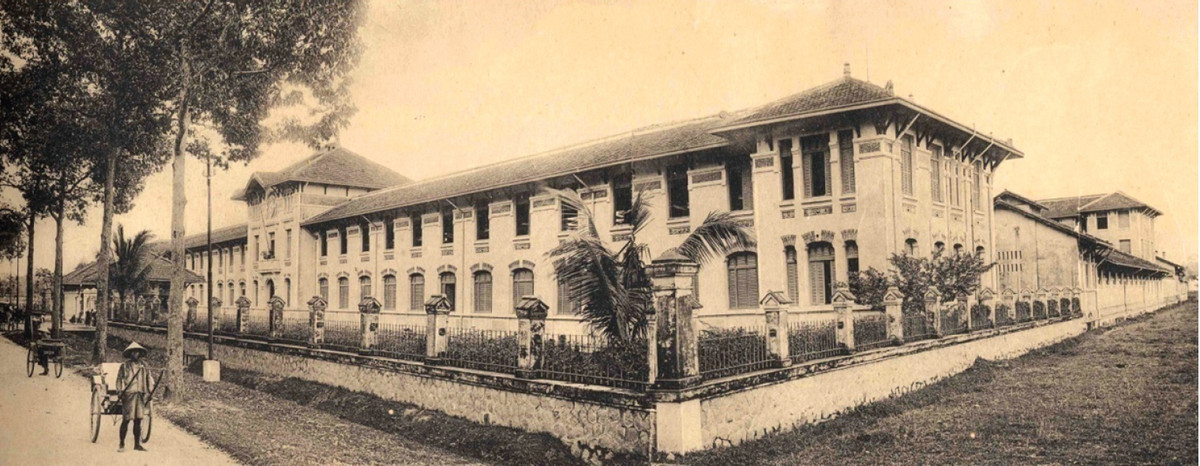 Trường trung học Nữ sinh bản địa Sài Gòn (trường Nguyễn Thị Minh Khai). Theo dự án của Sở Công chánh về việc xây dựng một trường nữ sinh bản địa ở Sài Gòn, được thông qua vào ngày 29/7/1913, Thống đốc Nam Kỳ đã ban hành nghị định số 117 ngày 17/9/1913 ấn định tổng số tiền dùng để xây trường là 89.833,27 USD. Công trình được xây dựng và hoàn thành vào năm 1915.