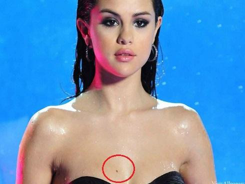 Con đường sự nghiệp và hôn nhân luôn thuận lợi. Bạn có thể xem qua những người nổi tiếng trong giới showbiz sở hữu nốt ruồi ở ngực, họ có địa vị mà khó ai sánh bằng. 