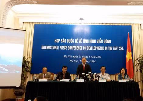 Họp báo quốc tế về tình hình Biển Đông.