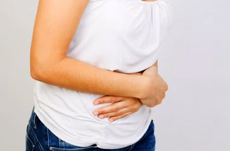 Những phụ nữ bán trứng thường phải chịu những cơn đau âm ỉ hoặc dữ dội, rong kinh, bụng chướng to. Thậm chí có những người mới bán một lần cũng gặp tình trạng này.