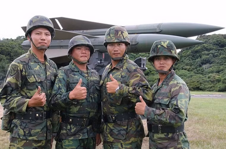 Hiện nay, Quân đội Đài Loan còn trong biên chế khoảng 19 khẩu đội MIM-23 Hawk.