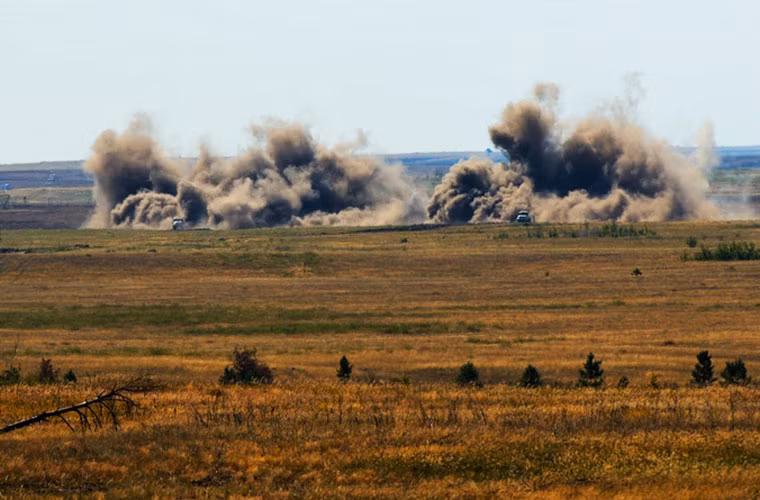 Và đây là kết quả khi những “mũi tên lửa” chạm mặt đất.