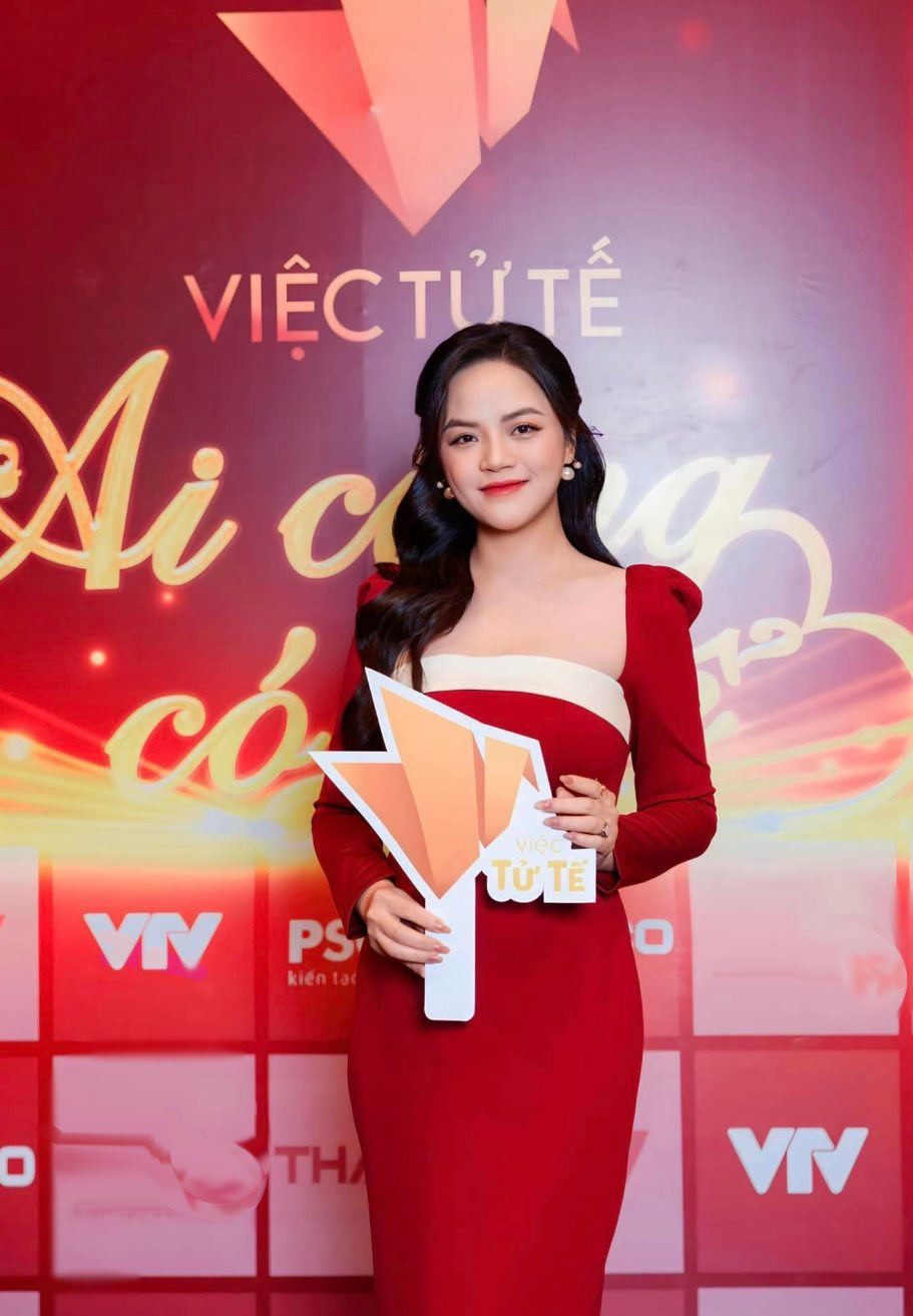 “My Soi” mang bau mac vay om sat, ton dang cuon hut