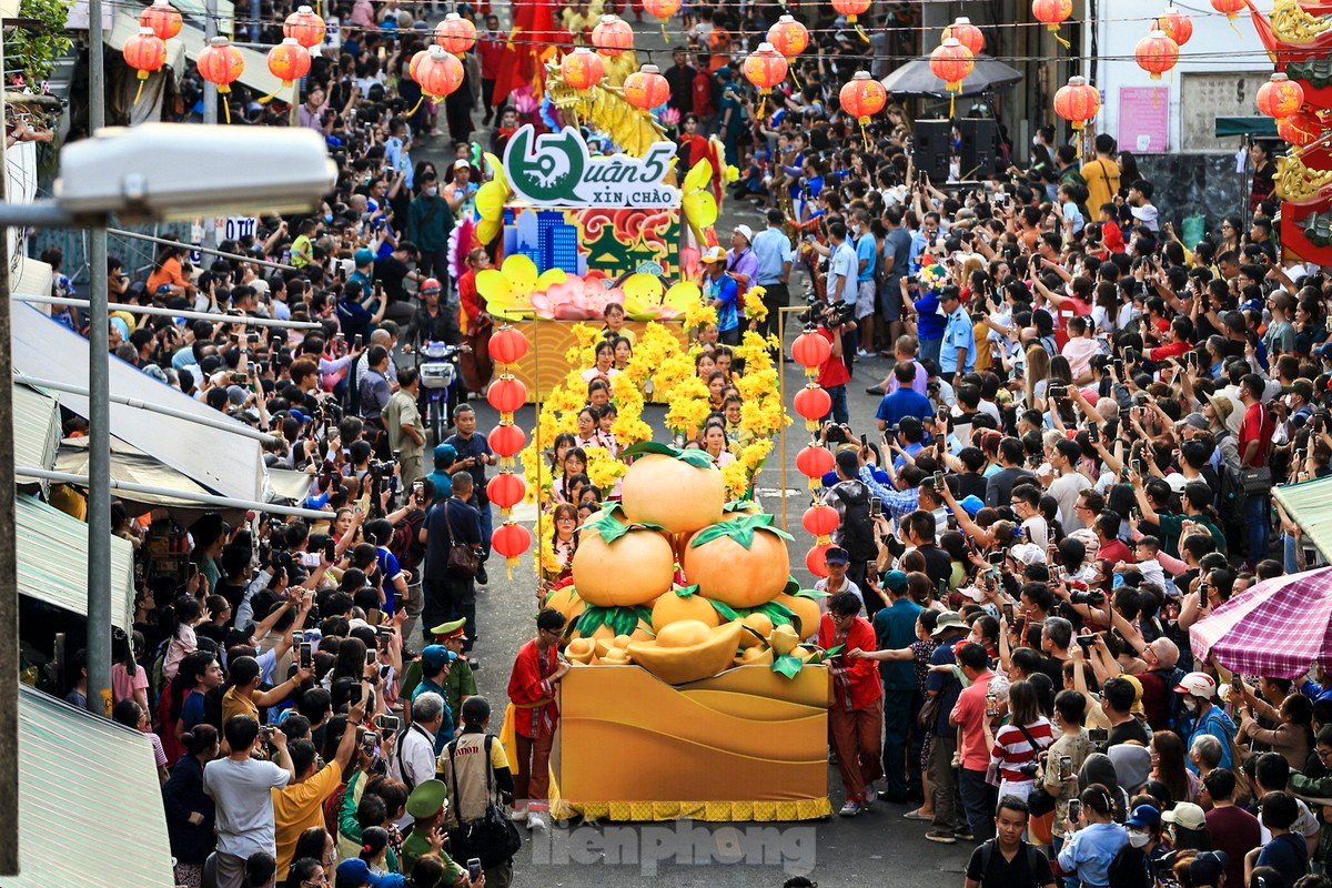 Lễ hội truyền thống rằm tháng giêng ở Chợ Lớn không những mang những ý nghĩa về mặt tinh thần mà còn giúp mọi người gần nhau hơn, cũng như tạo nên một nét đặc sắc cho thành phố.