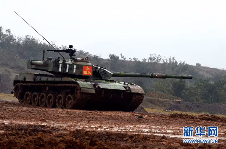 Type 96A ra mắt lần đầu tiên trong cuộc duyệt binh ở Bắc Kinh năm 2009, xe dài 11,65m, cao 2,3m, rộng 3,3m, nặng 48,2 tấn. Điểm cải tiến dễ nhận thấy trên Type 96A so với nền tảng cơ bản Type 96 là việc được bổ sung các module giáp ERO ở mặt trước thân, quanh tháp pháo. Nhìn chung, Type 96A được tăng cường đáng kể về hệ thống phòng vệ.